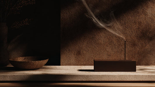 How to Choose Agarwood Incense: Quality, Scent & Origin Guide - VELORIEN
