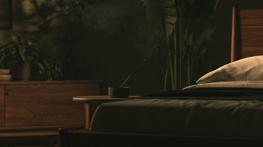 Pure Agarwood vs Blended Incense: Where Silence Begins - VELORIEN